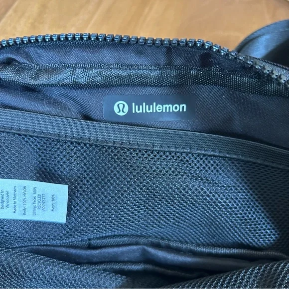 Lululemon Everywhere Belt Bag 1L in Black - Picture 9 of 9